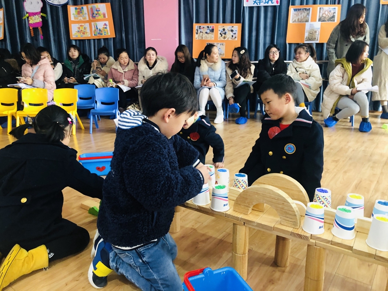 德外幼兒園開展“琢玉微論壇——樂建構(gòu) 享成長”聯(lián)合教研活動(dòng).jpg