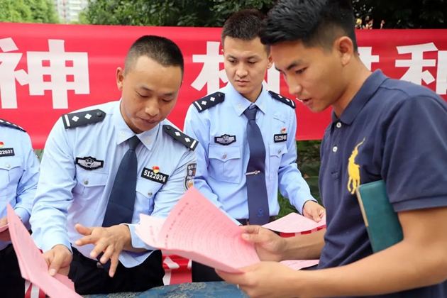 四川省蕎窩監(jiān)獄警官進校開展法治宣傳警示教育活動4.jpg